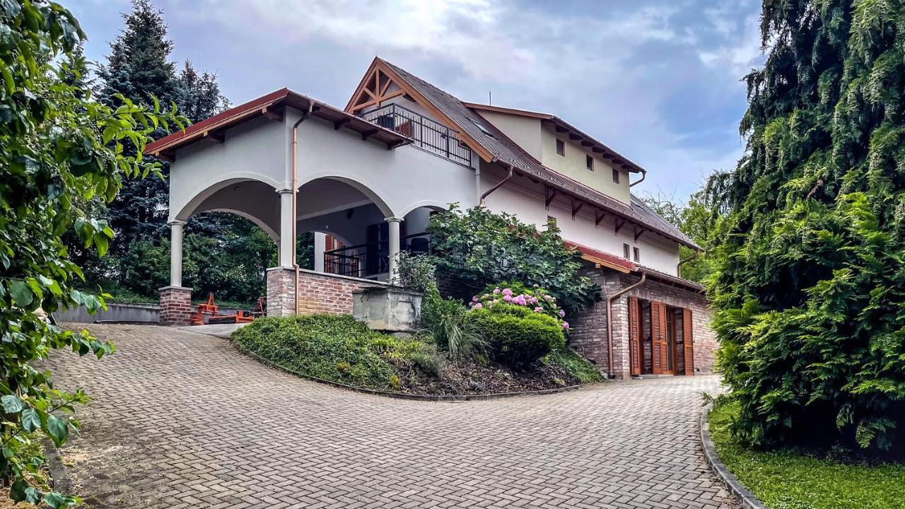 Ozkut Apartmanhaz Olmod Εξωτερικό φωτογραφία